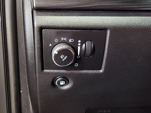 Used 2019 Jeep Grand Cherokee Altitude RWD image 40