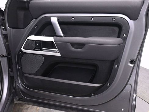 Used 2023 Land Rover Defender 110 X-Dynamic SE image 19