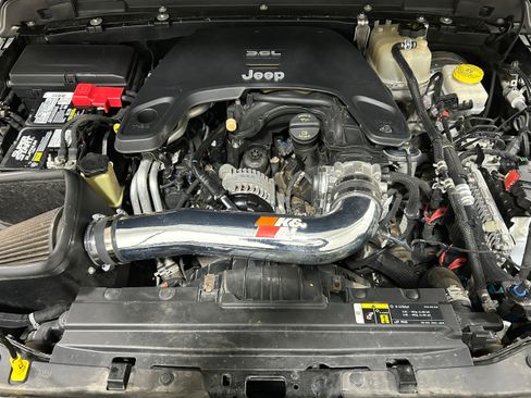 Used 2018 Jeep Wrangler Unlimited Sport S image 19