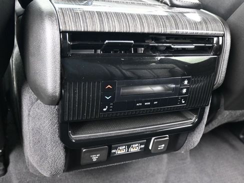 Used 2022 Jeep Wagoneer Series III RWD image 35