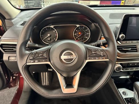 Used 2024 Nissan Altima 2.5 SV FWD image 17