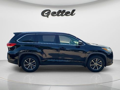 Used 2019 Toyota Highlander XLE AWD/4WD image 4
