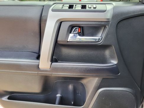 Used 2018 Toyota 4Runner SR5 AWD/4WD image 13