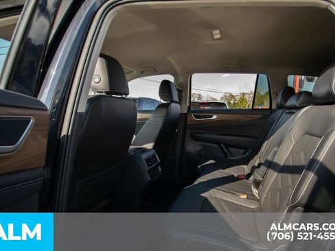 Used 2025 Volkswagen Atlas SE image 10