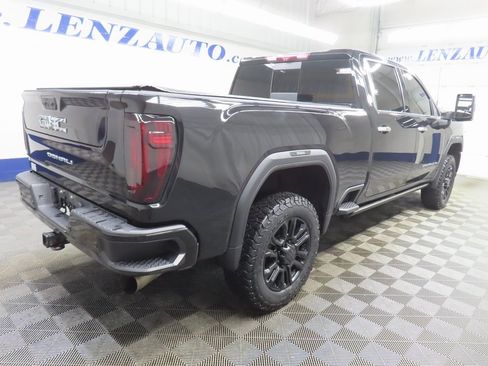 Used 2021 GMC Sierra 2500 Denali w/ Denali Black Diamond Edition image 4