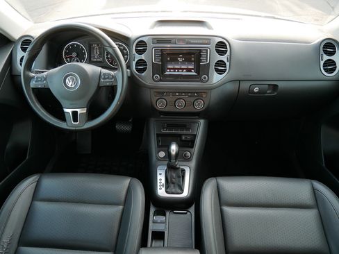 Used 2016 Volkswagen Tiguan S image 10