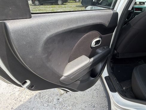 Used 2016 Kia Soul FWD image 17