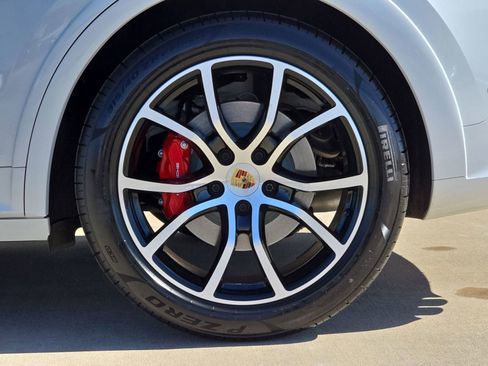 Certified 2024 Porsche Cayenne S image 29