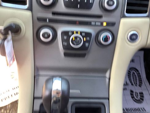 Used 2016 Ford Taurus SE FWD image 35