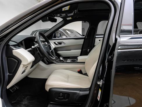 Used 2023 Land Rover Range Rover Velar R-Dynamic S image 4