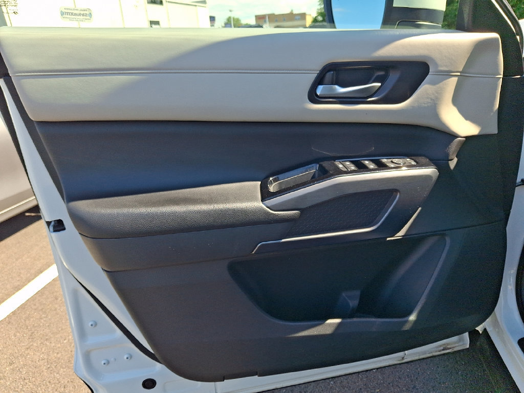 Used 2023 Nissan Pathfinder SL AWD/4WD image 15
