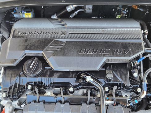 Certified 2024 Hyundai Elantra SE image 17