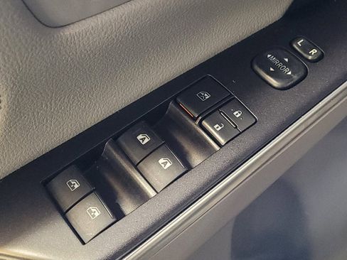 Used 2016 Toyota Camry XLE w/ Moonroof Package image 27