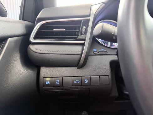 Used 2018 Toyota Camry SE w/ Moonroof Package FWD image 34