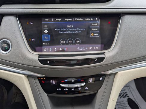 Used 2022 Cadillac XT5 Premium Luxury image 16