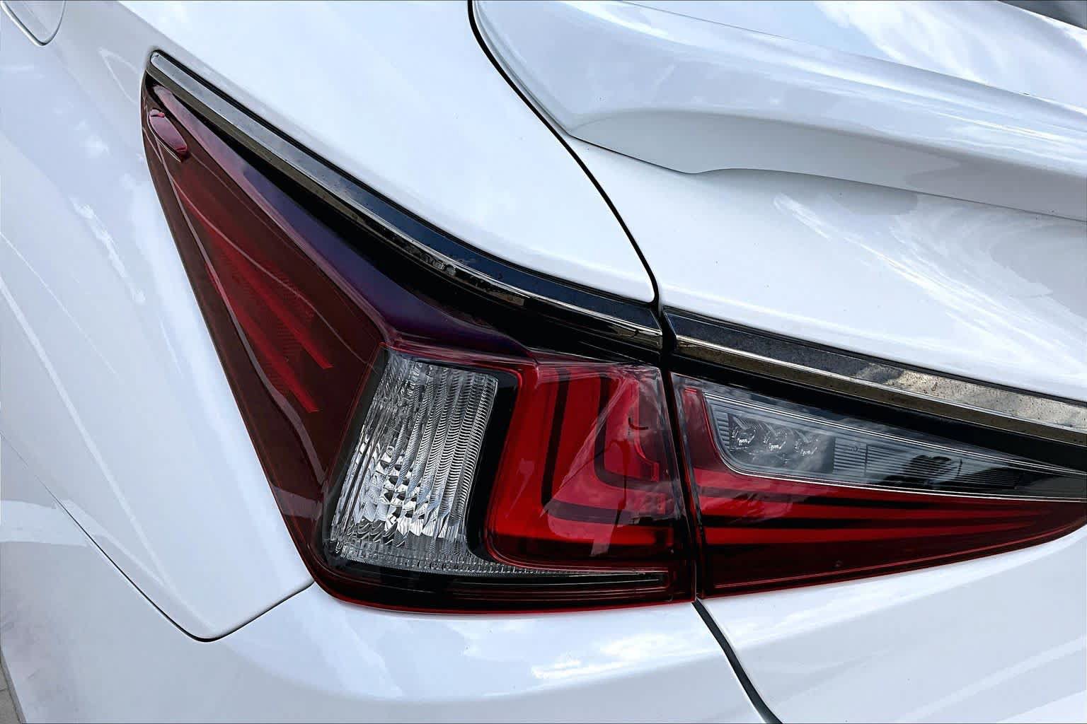 Used 2024 Lexus ES 350 F Sport w/ Accessory Package (Z2) FWD image 27