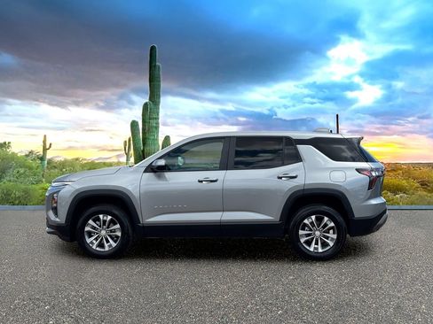 Used 2025 Chevrolet Equinox LT FWD image 2