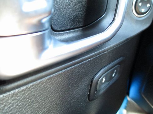 Used 2023 Jeep Gladiator Mojave w/ Cold Weather Group image 24