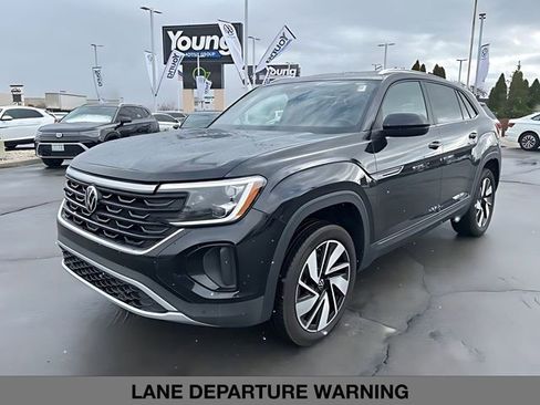Used 2025 Volkswagen Atlas Cross Sport SE FWD image 9