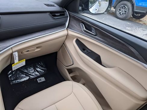 New 2026 Jeep Grand Cherokee Limited w/ Limited Altitude Package image 12