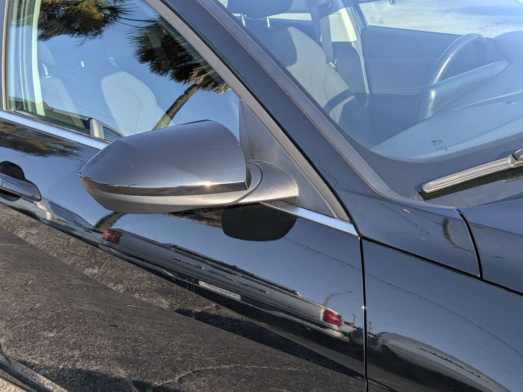 Used 2025 Hyundai Elantra SEL FWD image 10