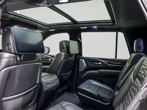 Used 2023 Cadillac Escalade Sport Platinum w/ LPO, ONYX Package AWD/4WD image 12
