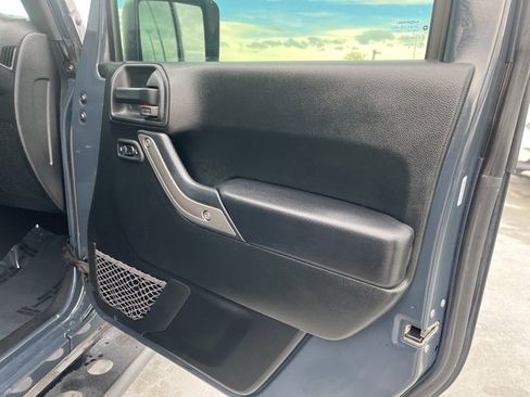 Used 2018 Jeep Wrangler Unlimited Sport S image 23