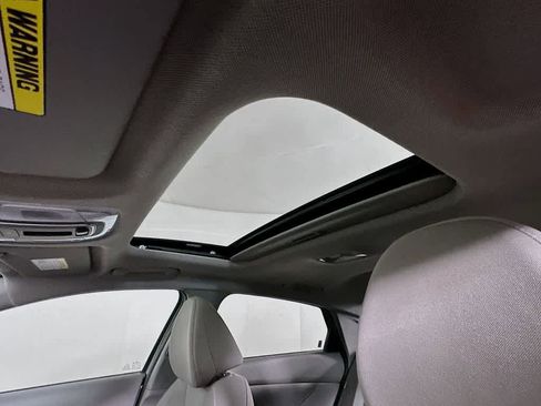 Used 2025 Hyundai Elantra SEL image 32