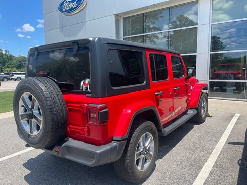Used 2018 Jeep Wrangler Unlimited Sahara AWD/4WD image 2