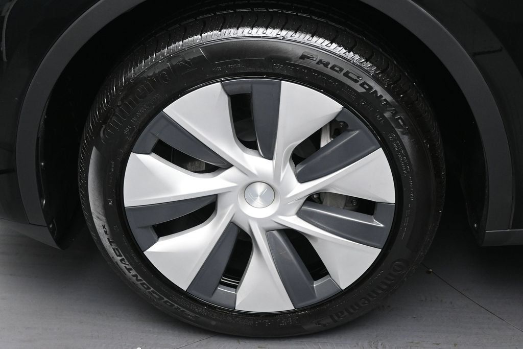 Used 2023 Tesla Model Y 2WD image 36