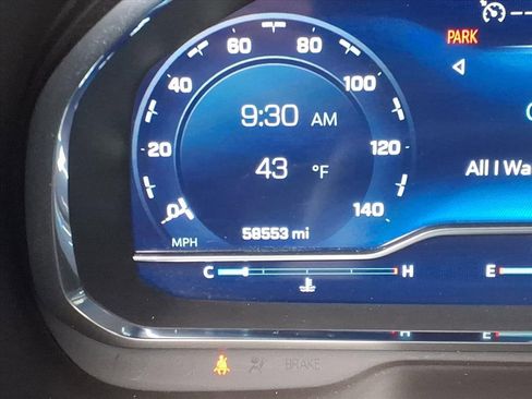 Used 2022 Chevrolet Suburban Z71 w/ Luxury Package image 25