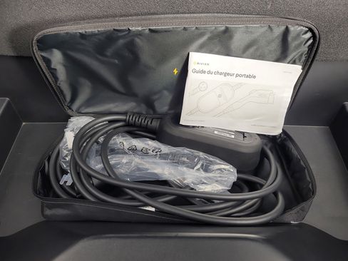 Used 2023 Rivian R1S Launch Edition image 31