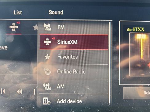 Certified 2023 Porsche Cayenne Platinum Edition image 29