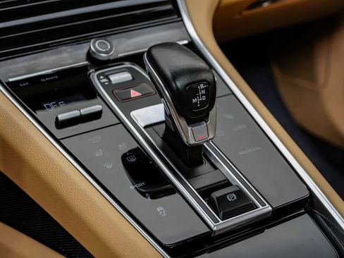 Used 2023 Porsche Panamera 4 Platinum Edition image 30