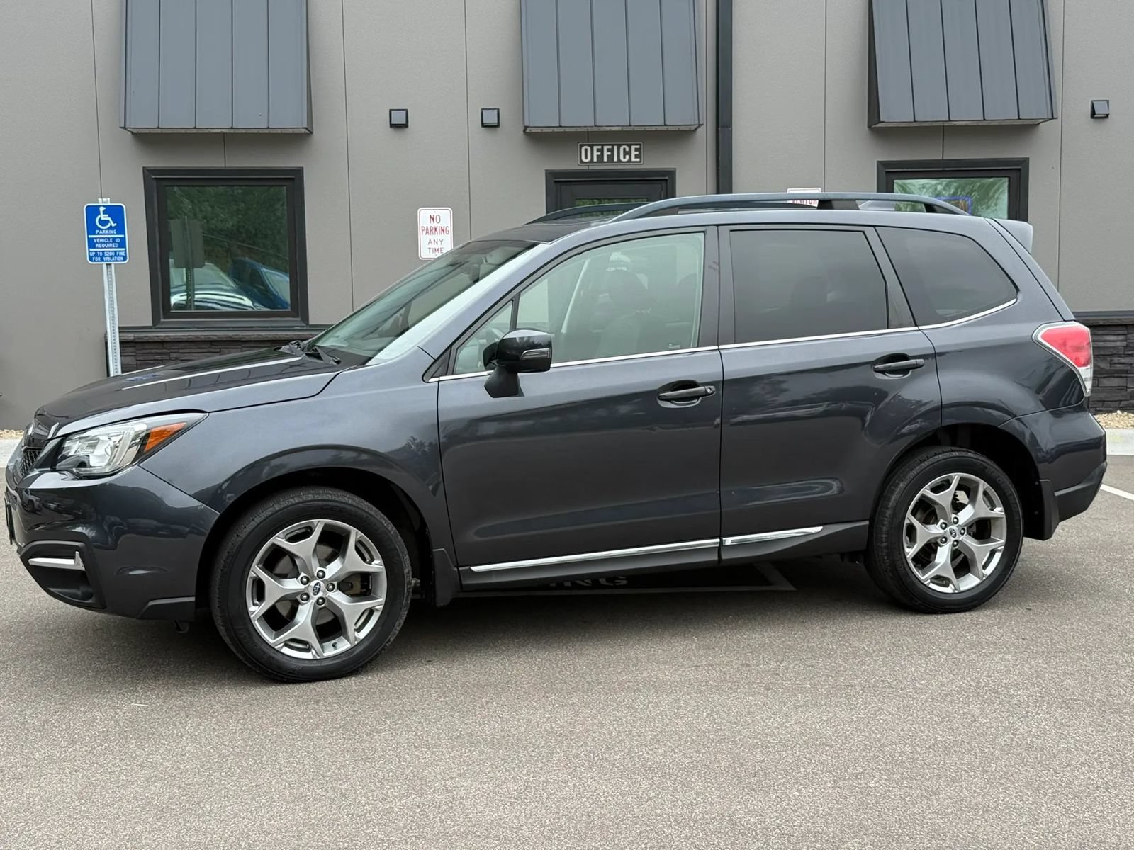 Used 2018 Subaru Forester 2.5i Touring w/ Popular Package #2 AWD/4WD image 2