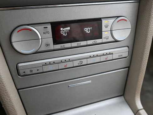 Used 2009 Lincoln MKZ image 34