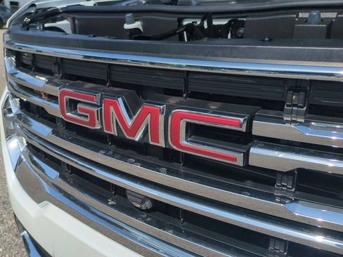 Certified 2023 GMC Acadia SLT w/ Technology Package FWD image 32