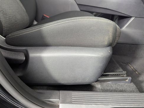 Used 2023 Nissan Rogue SV image 37