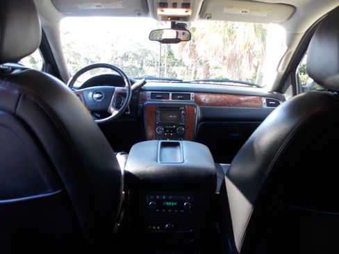 Used 2008 Chevrolet Suburban LTZ w/ LTZ Preferred Equipment Group image 18