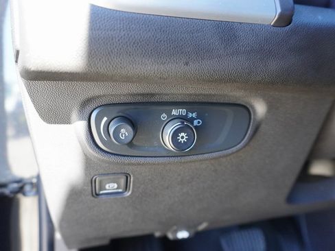 Used 2024 GMC Terrain SLE w/ Driver Convenience Package image 13