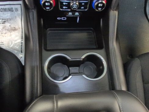 Used 2024 GMC Yukon XL SLE image 23