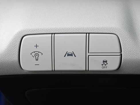 Used 2023 Hyundai Elantra Limited image 12