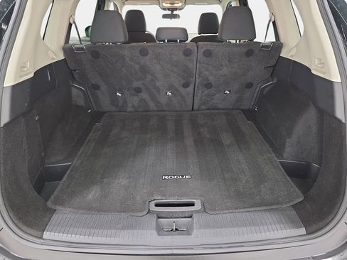 Used 2023 Nissan Rogue S image 34