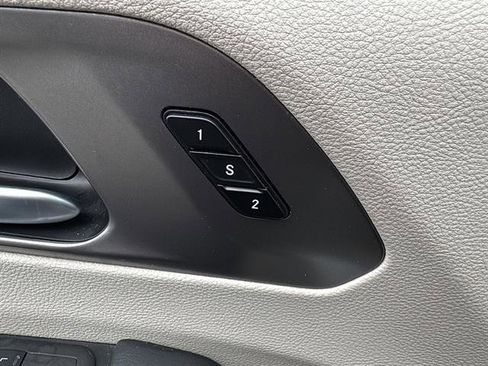 Used 2024 Chrysler Pacifica Touring-L image 17