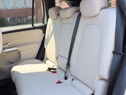 Used 2024 Mercedes-Benz GLB 250 image 16