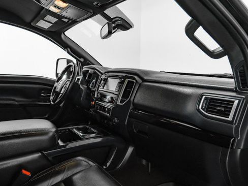 Used 2019 Nissan Titan SL w/ Midnight Edition image 10