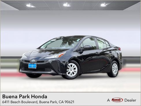 Used 2022 Toyota Prius LE image 1