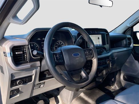 Used 2022 Ford F150 XL w/ Trailer Tow Package image 9