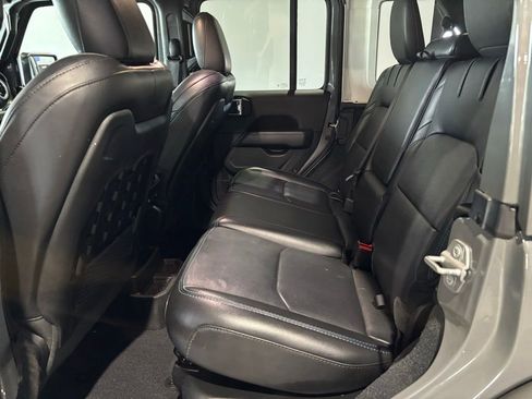 Used 2022 Jeep Wrangler Unlimited Rubicon 4xe w/ Cold Weather Group AWD/4WD image 17