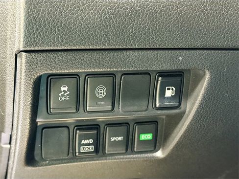 Used 2020 Nissan Rogue SV image 12